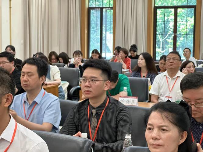 南京师范大学客座教授,北大博雅客座教授,鑫语文话网络科技
